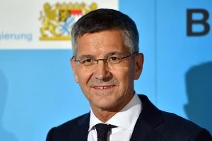 海纳：将全力支持穆西亚拉恢复，俱乐部对引援有明确目标