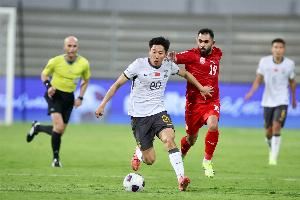 记者：缺席昨天训练的曹永竞今天参加训练 下一场战日本能上