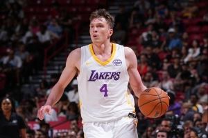 记者：克内克特打球太自私了 一旦他决定出手 眼里就没其他人了