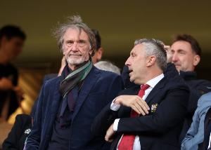 曼联冰岛会谈推进姆贝莫交易，内部有人不同意强硬对待离队五人组