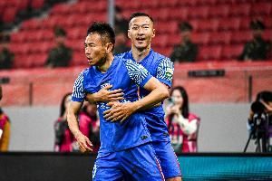 家有二老！36岁吴曦&38岁于汉超榜首大战破门！助申花三分领跑！