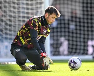 邮报：纽卡准备放弃追求伯恩利门将特拉福德，曼城拥有回购条款