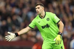 罗马诺：曼联内部考虑用球员去换大马丁，省下钱买前锋