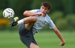 英媒：多特蒙德准备报价摩尔，但热刺希望留下他