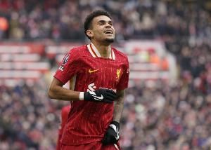 记者：巴萨给签迪亚斯设6000万欧转会费上限，不会与拜仁打报价战