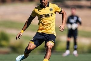 第二场闭门友谊赛，我狼1-1战平伯恩利