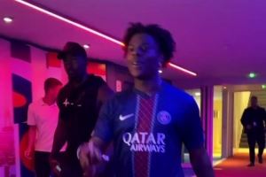 网红speed造访巴黎圣日耳曼俱乐部，参观王子公园球场