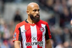 罗马诺：姆贝莫刚与曼联签下一份为期五年、外加续约选项的合同