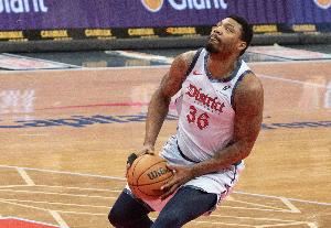 斯玛特先后效力过绿军和湖人 上一个是隆多&帮助湖人夺冠