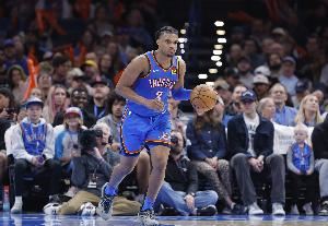 雷霆出品！狄龙-琼斯13中8砍全场最高25分加11板2断1帽 三分3中2