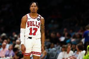 不仅抢双向💀还要抢号码！河村将身穿被裁掉的贾米尔-杨的17号