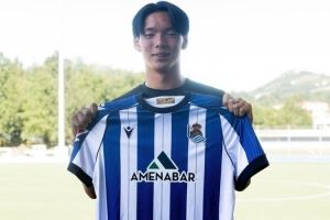 官方：皇家社会青训队签下京都不死鸟19岁中卫喜多壱也