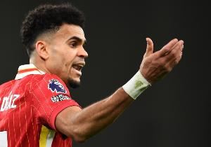 记者：迪亚斯请求利物浦接受拜仁报价，他希望改善合同待遇