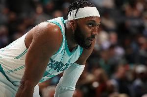 奥科吉底薪加盟！火箭拉满锋线和防守 14人轮换是下季最强战队？