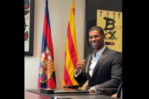 儿萨梦成真！巴萨官推晒出签约视频，拉什福德笑得合不拢嘴😄