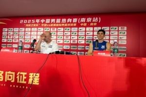 媒体人：波黑男篮主帅非常有礼貌 称赞了中国男篮的投篮和转移球