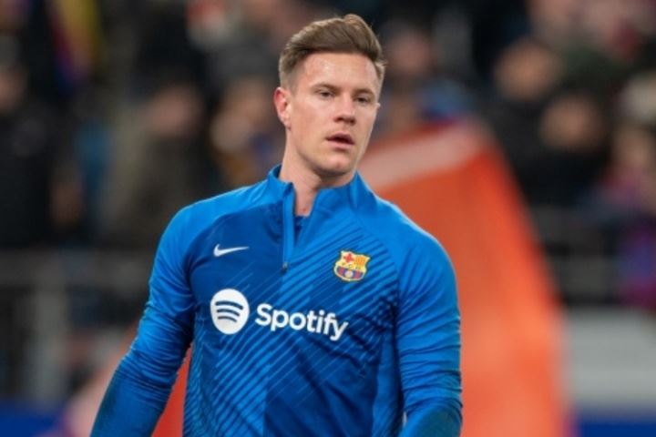 暗中较劲？阿斯报：特尔施特根的术后恢复时间已变成财务博弈