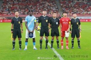 泰国裁判西瓦功将执法成都蓉城vs山东泰山，沈寅豪担任VAR裁判