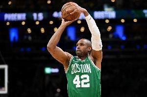 名记：霍福德&梅尔顿&小佩顿都在等库明加 他们可能能多拿点钱