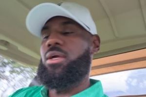 无惧风雨☔️詹姆斯自拍冒雨打高尔夫：我上瘾了🏌🏾