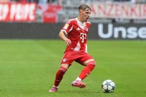 凯恩：卡尔天赋过人但需持续精进，我们静待他未来能达到的高度