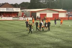 比赛中头部撞击！曼联官方：小将科内意识清醒，将接受进一步检查