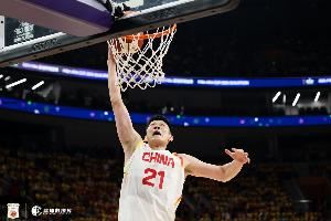 打爆韩国内线！胡金秋15投11中&1罚1中砍下23分11板1断1帽