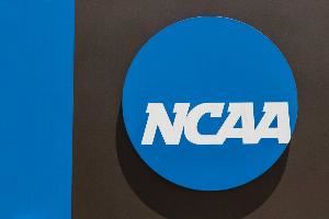 美记：NCAA正在调查多起球员涉赌案件 涉事球员可能遭终身禁赛