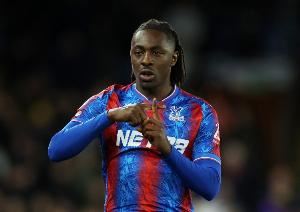 记者：埃泽预计将首发出战切尔西，热刺尚未与水晶宫达成协议