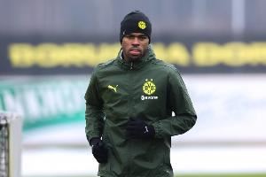 德媒：楚克乌梅卡周日晚从英格兰飞往鲁尔区，他即将加盟多特