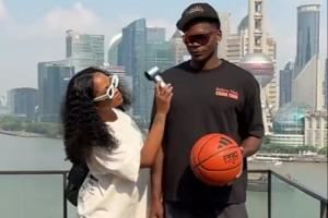 家庭地位！华子游黄浦江女友举风扇帮降温 华子：我能拿下黄浦江