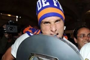 13年前统治法甲！25岁时吉鲁带队斩法甲金靴+冠军 随后1200万进厂