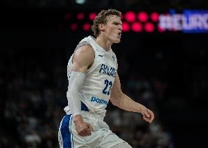 杀器！马尔卡宁小组赛场均轰赛事第三高25.4分 另8.2板2.6助2.8断