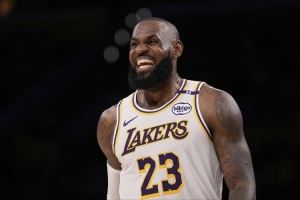再创辉煌or断崖下滑？深度剖析新赛季詹姆斯在湖人的最终角色