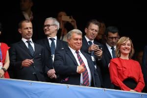 世体：巴萨球迷至今仍在每场比赛前嘘欧冠主题曲