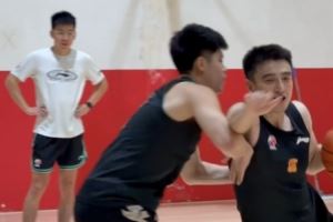 🏀球场上来自队友的压力🤜🤛当训练热身时有一球没中🫢