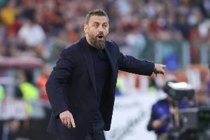 斯基拉:热那亚将在今天任命新帅,瓦诺利和德罗西是候选 斯基拉:热那亚将在今天任命新帅,瓦诺利和德罗西是候选